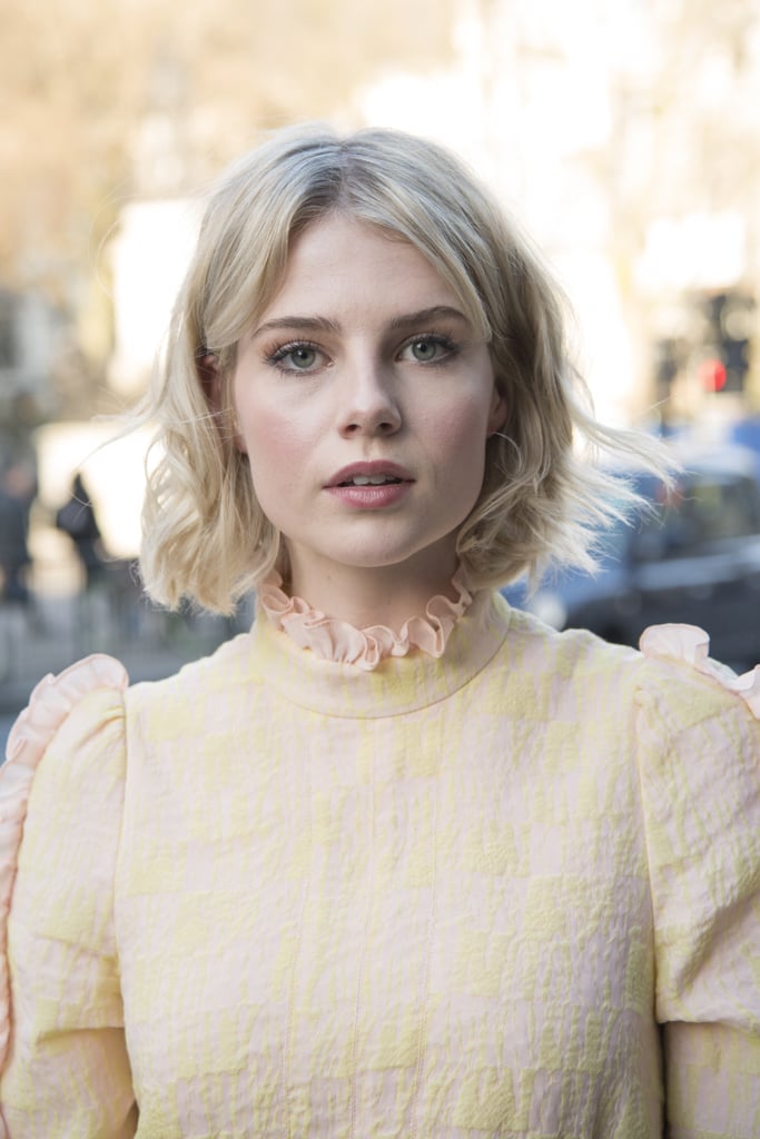 Lucy Boynton im Show-Look