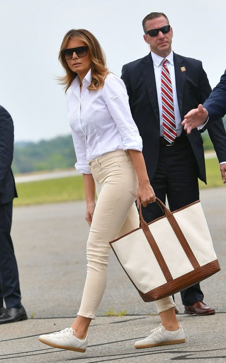 Stylische Outfits von Melania Trump