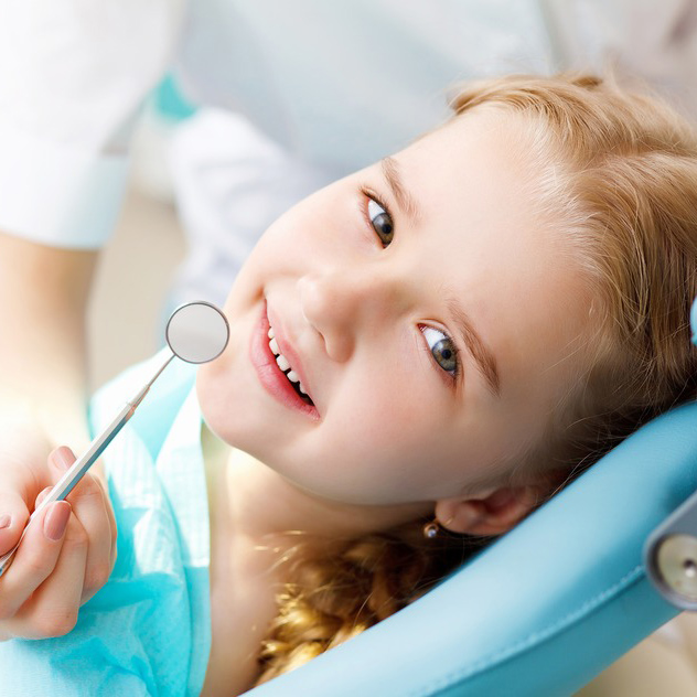 Quando dovrebbe il tuo bambino visitare il dentista per la prima volta?